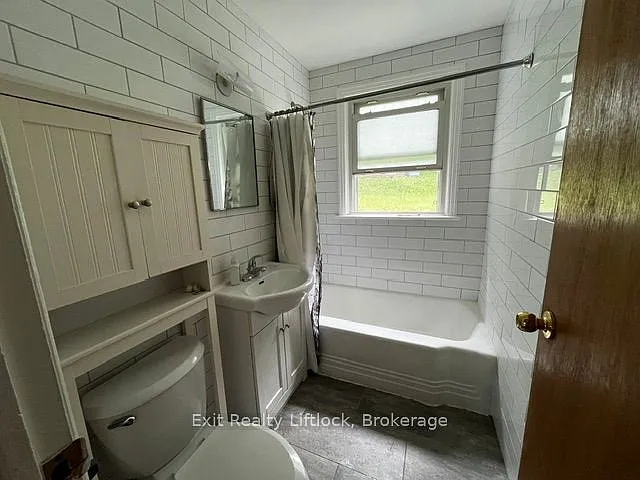 303 Caddy St — Photo 7