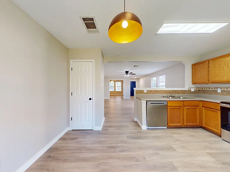 145 S Willow Way — Photo 8