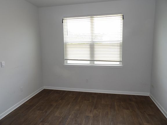 5th image of 409 Cedarview Rd
