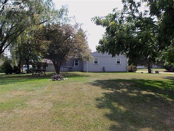 5th image of 1016 Martha Ct