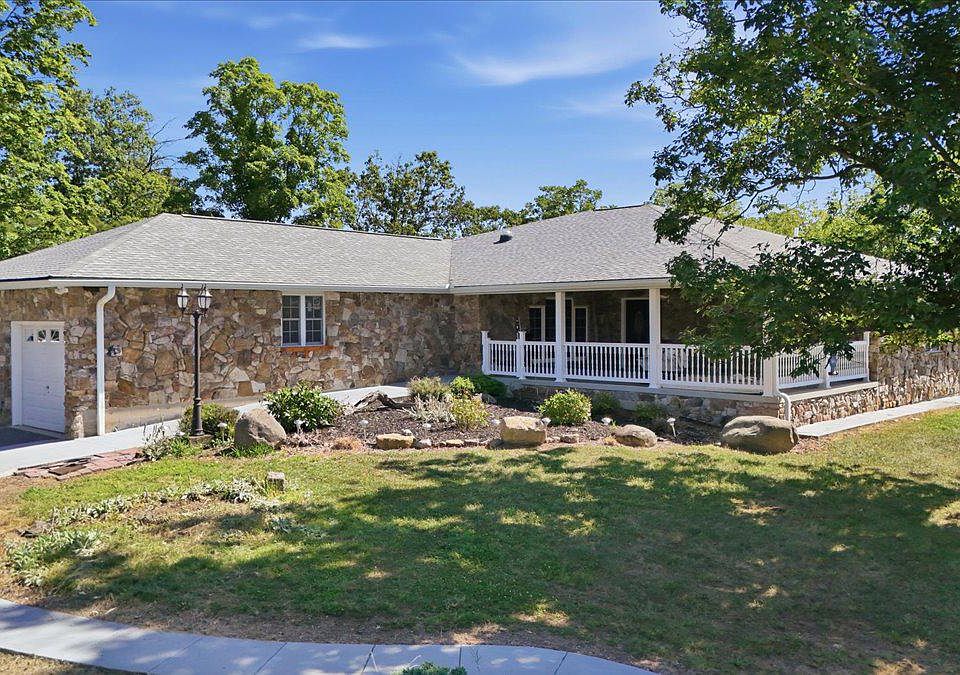 1st image of 250 Forest Dr
