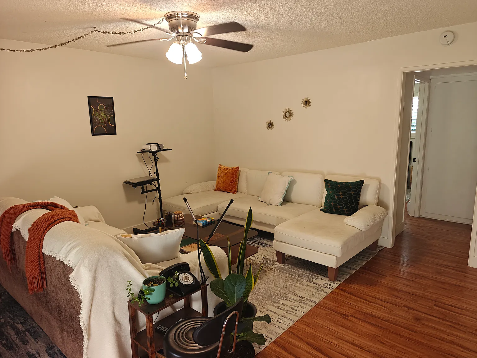 2 bed, 848 sqft, $1,200 — Photo 2