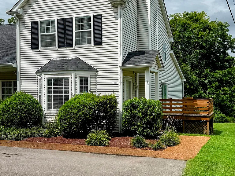 1221 Carriage Park Dr — Photo 35