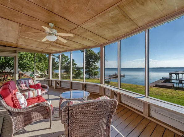 17176 Lakeview Dr, Flint, TX 75762