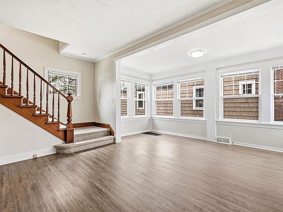 3rd image of 160 S Hill St
