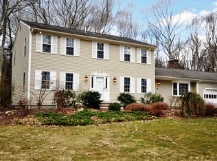 95 Falcon Cir, East Greenwich, RI 02818