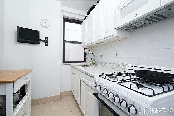 Rented by Halstead Real Estate | media 13