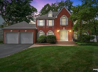 243 Kociemba Dr, River Vale, NJ 07675