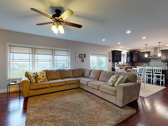 3rd image of 1811 Blue Bird Dr