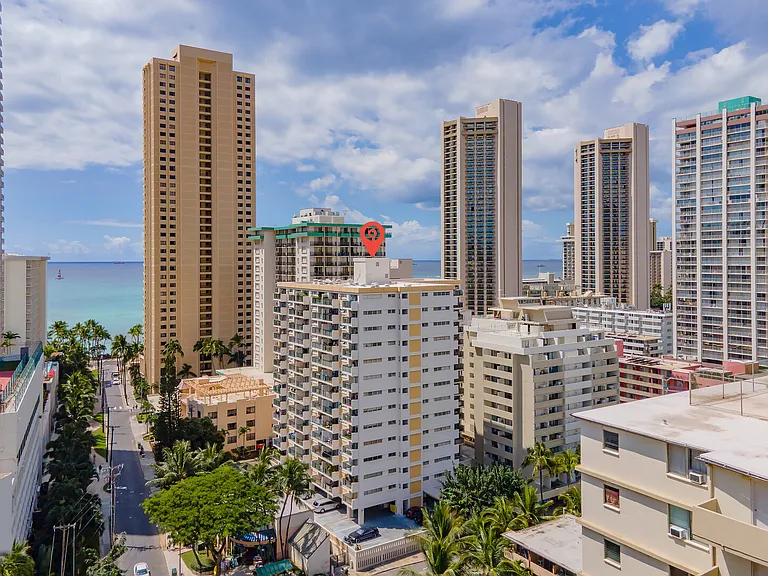 Kuhio Ave — Photo 40