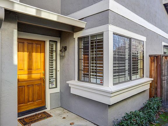 3rd image of 1070 Sunshine Cir