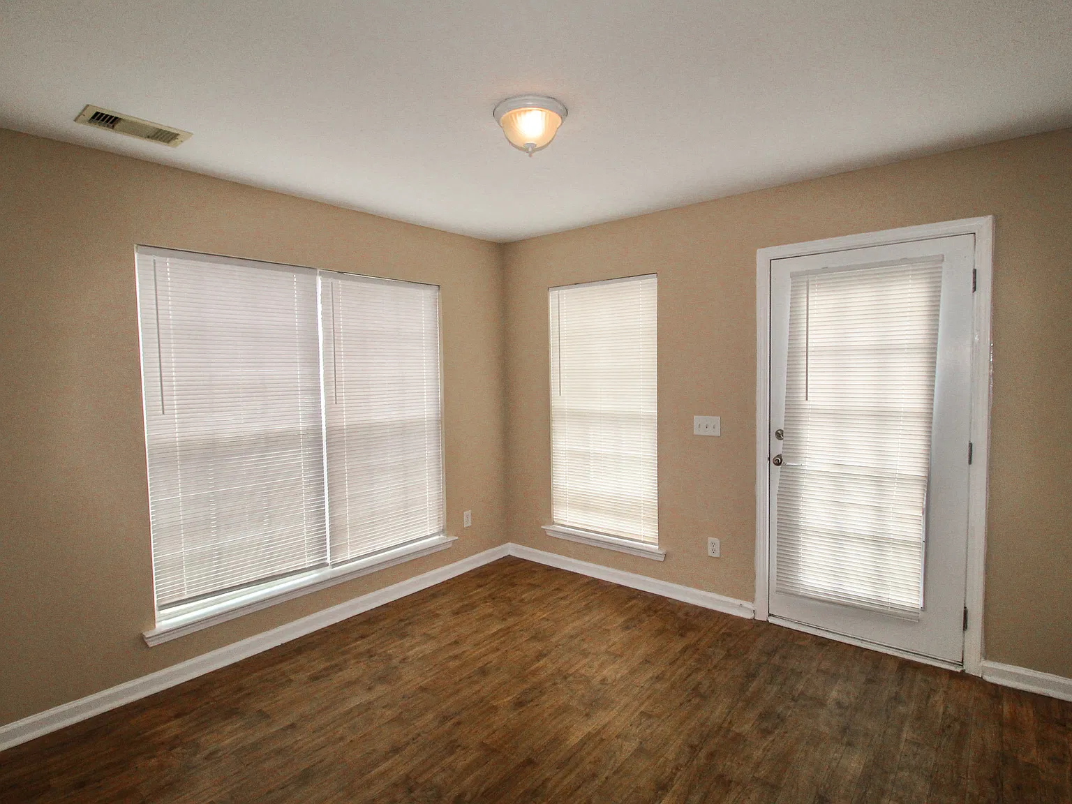 191 Herschel Drive - 1 — Photo 4