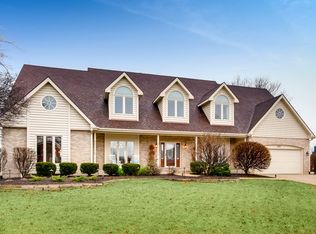 101 Hawkins Cir, Wheaton, IL 60189