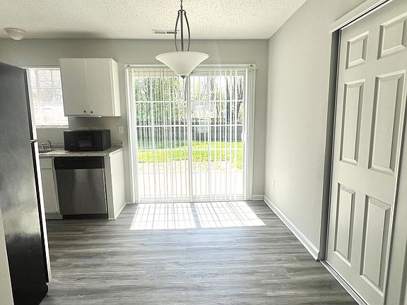 4th image of 4111 Glenshire Way