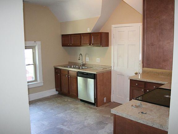 4th image of 820 Lincoln Ave #3