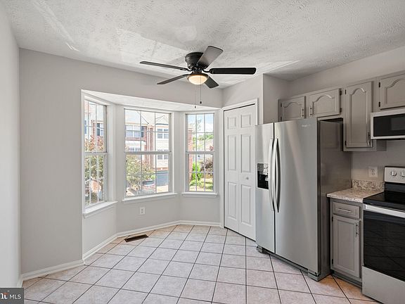 3rd image of 406 W Park Dr