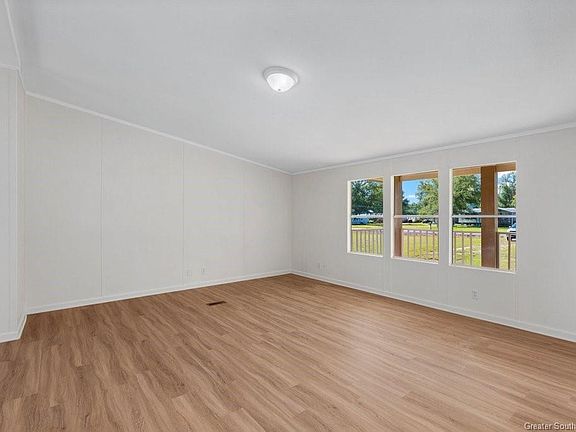 4th image of 414 Wildflower Ln