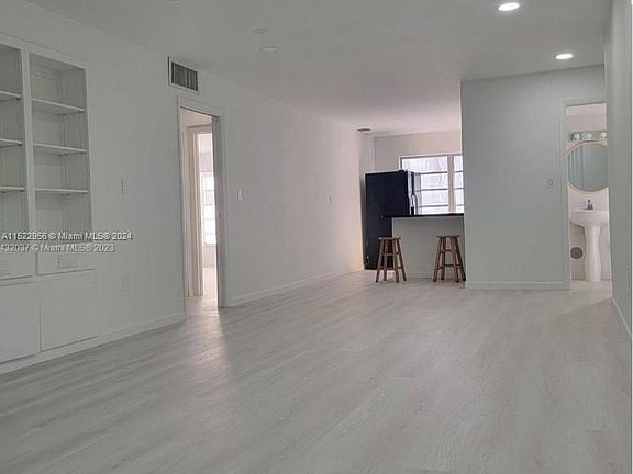 5th image of 1821 Jefferson Ave APT 201