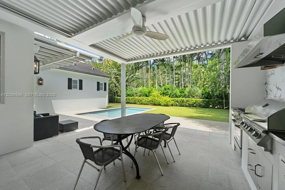 SW 77th Ter, South Miami — Photo 4