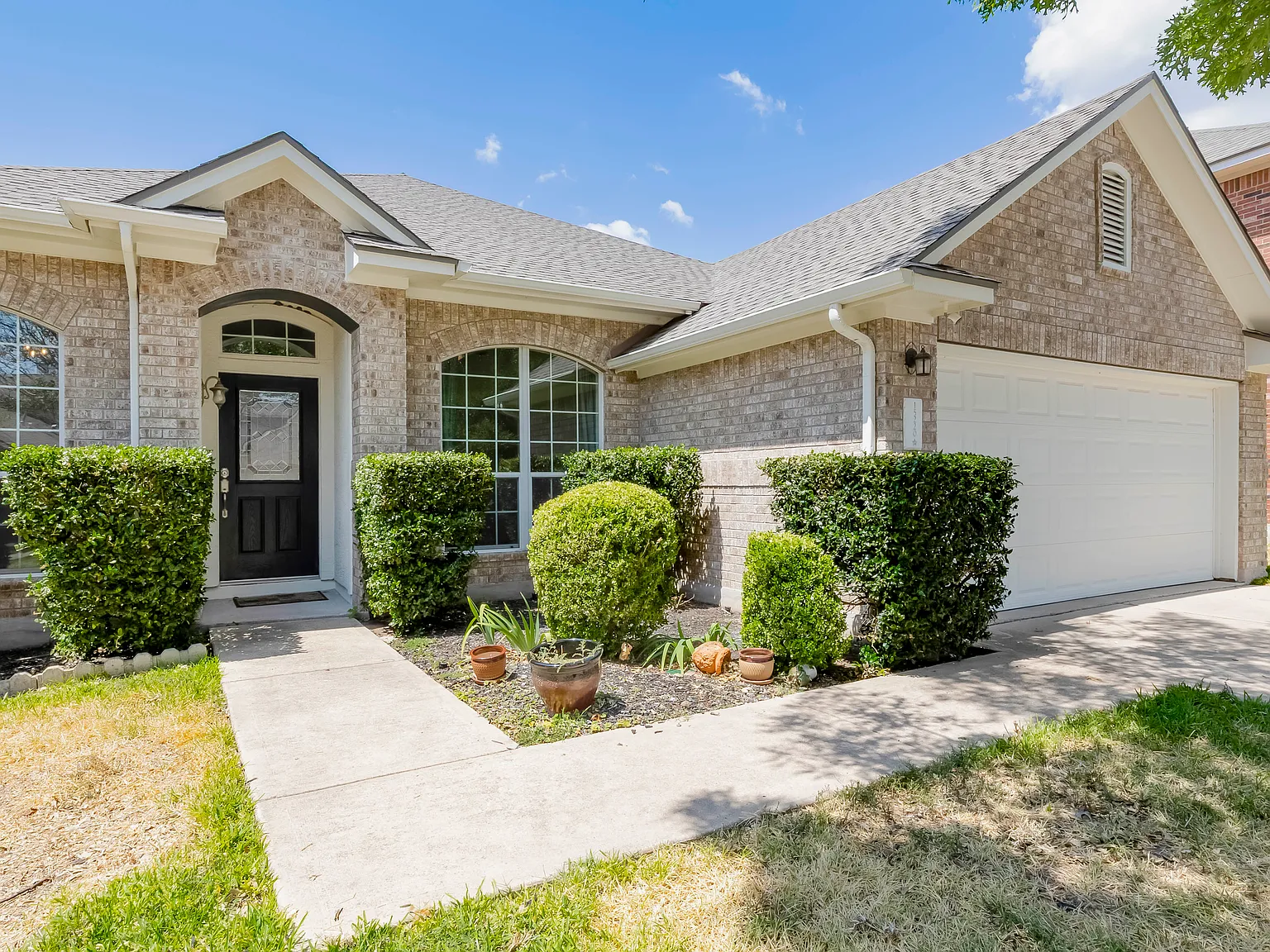 4 bed, 2281 sqft, $2,525 — Photo 4