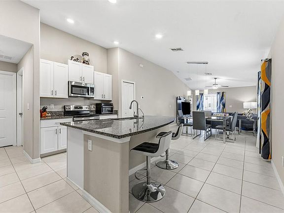 3rd image of 343 Argyll Dr