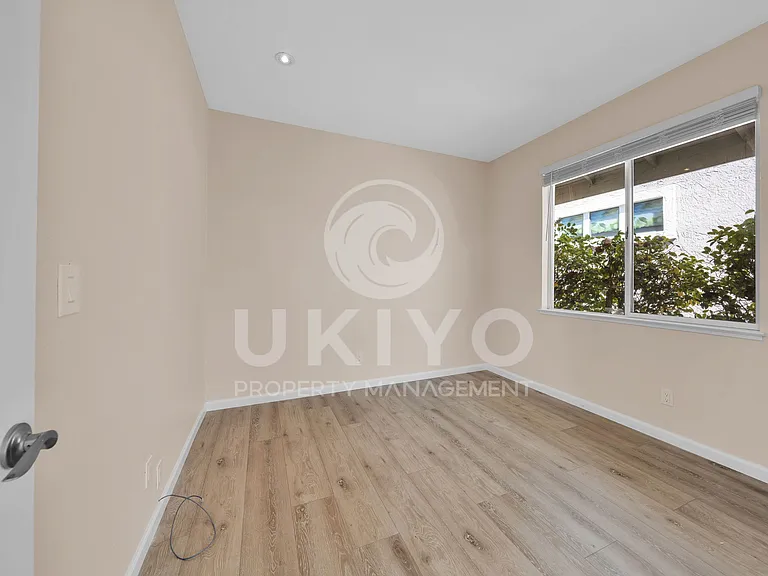 265 Potrero St — Photo 16