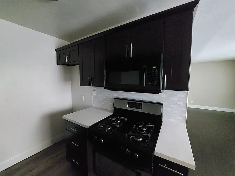 631 Almond Ave. — Photo 12