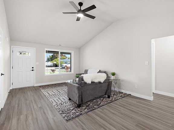 5th image of 338 Joseph St