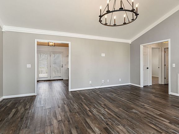 2nd image of 1002 Cambridge Ct