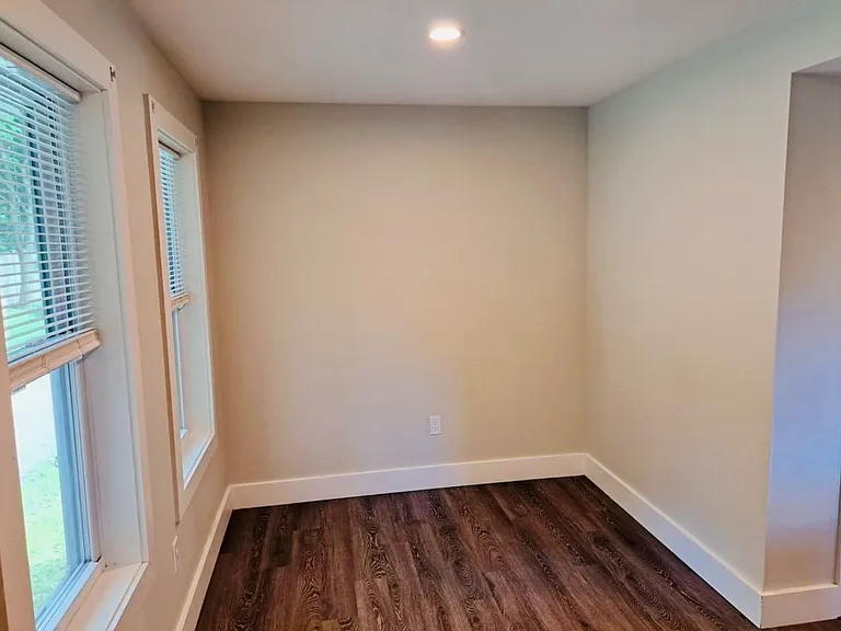 2046 Hartford Ave #5 — Photo 21