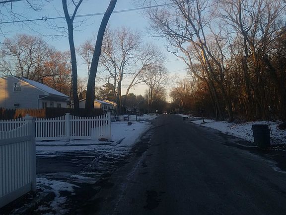 4th image of 23 Dunbar Ave