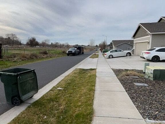 4th image of 1347 E Newport Ave