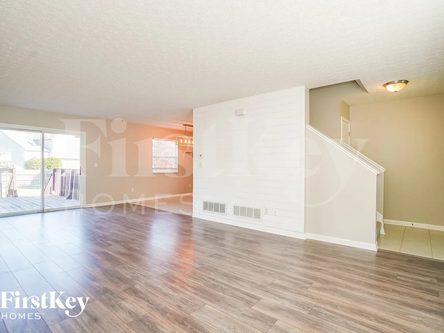3 bed, 2.5 bath, 1586 sqft, $2,550 — Photo 2