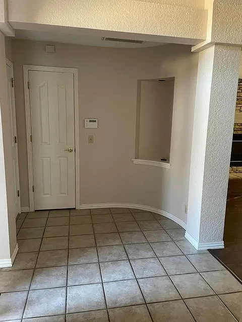 3 bed, 1955 sqft, $1,900 — Photo 3