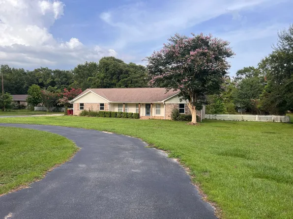 5136 Hamilton Ln, Pace, FL 32571