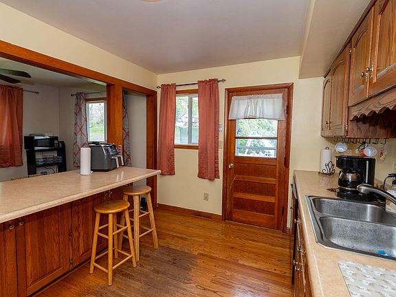 3rd image of 16271 Merson Ct
