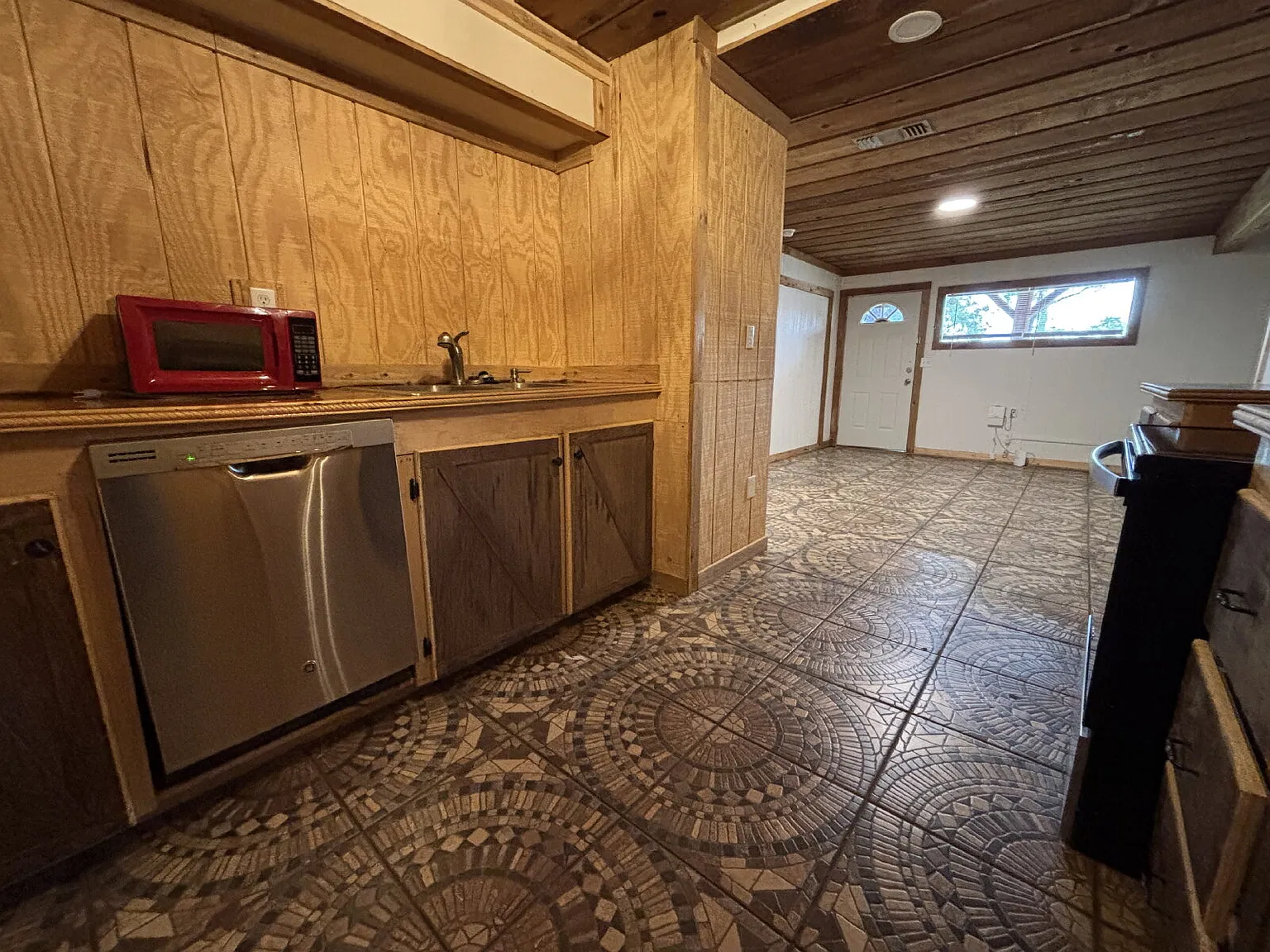 3 bed, 2.0 bath, 1000 sqft, $1,300 — Photo 4