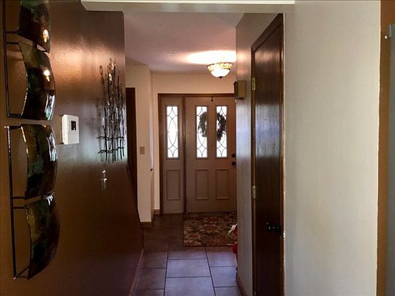 4th image of 10 Applewood Dr