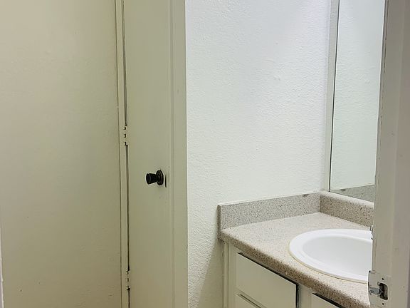 3rd image of 3509 N Nesbitt Ave #17384835