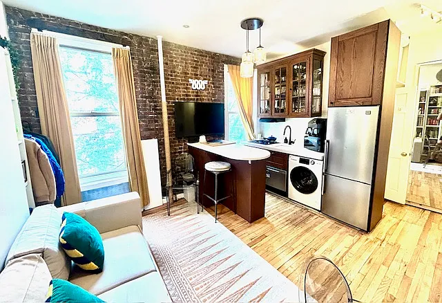 304 W 10th St #2B — Photo 3