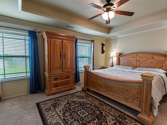 5th image of 801 Anemone Dr