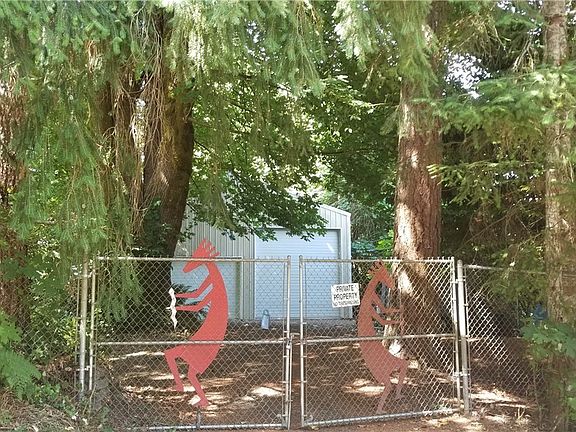 4th image of 210 E Wood Ln