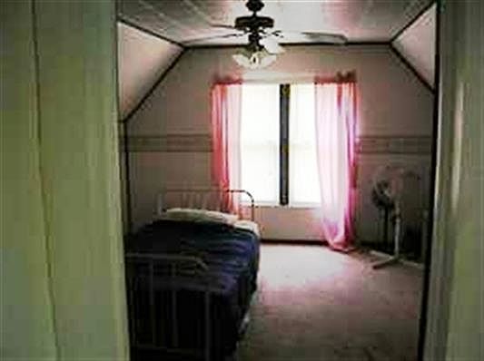 5th image of 310 E Merrimac St