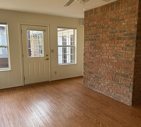 4th image of 606 W Hackberry St