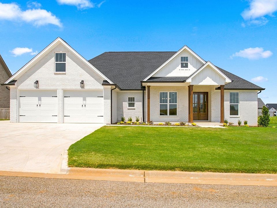 1st image of 135 Grove Landing Dr