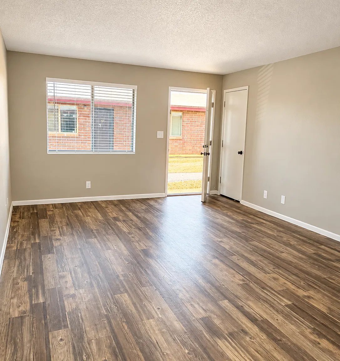 2 bed, 832 sqft, $1,200 — Photo 3