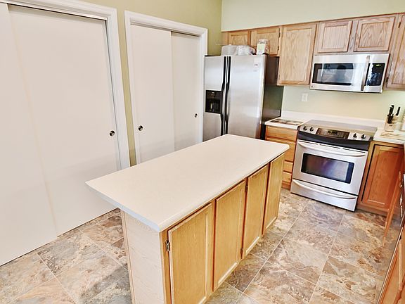 3rd image of 7175 Bluffs Dr