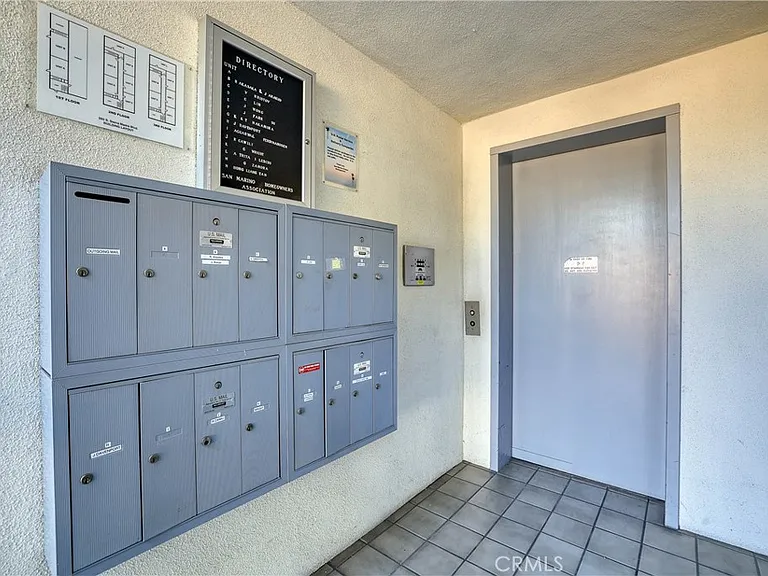 285 S Sierra Madre Blvd #D — Photo 3