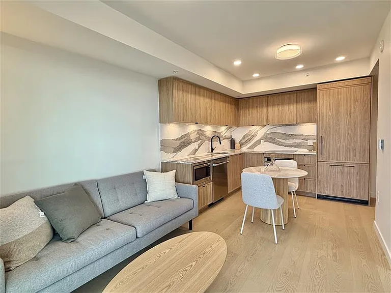 2488 Granville St — Photo 14