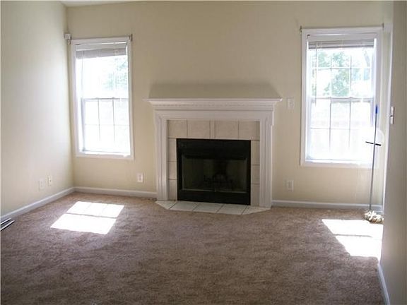 2nd image of 1394 Jenny Ln